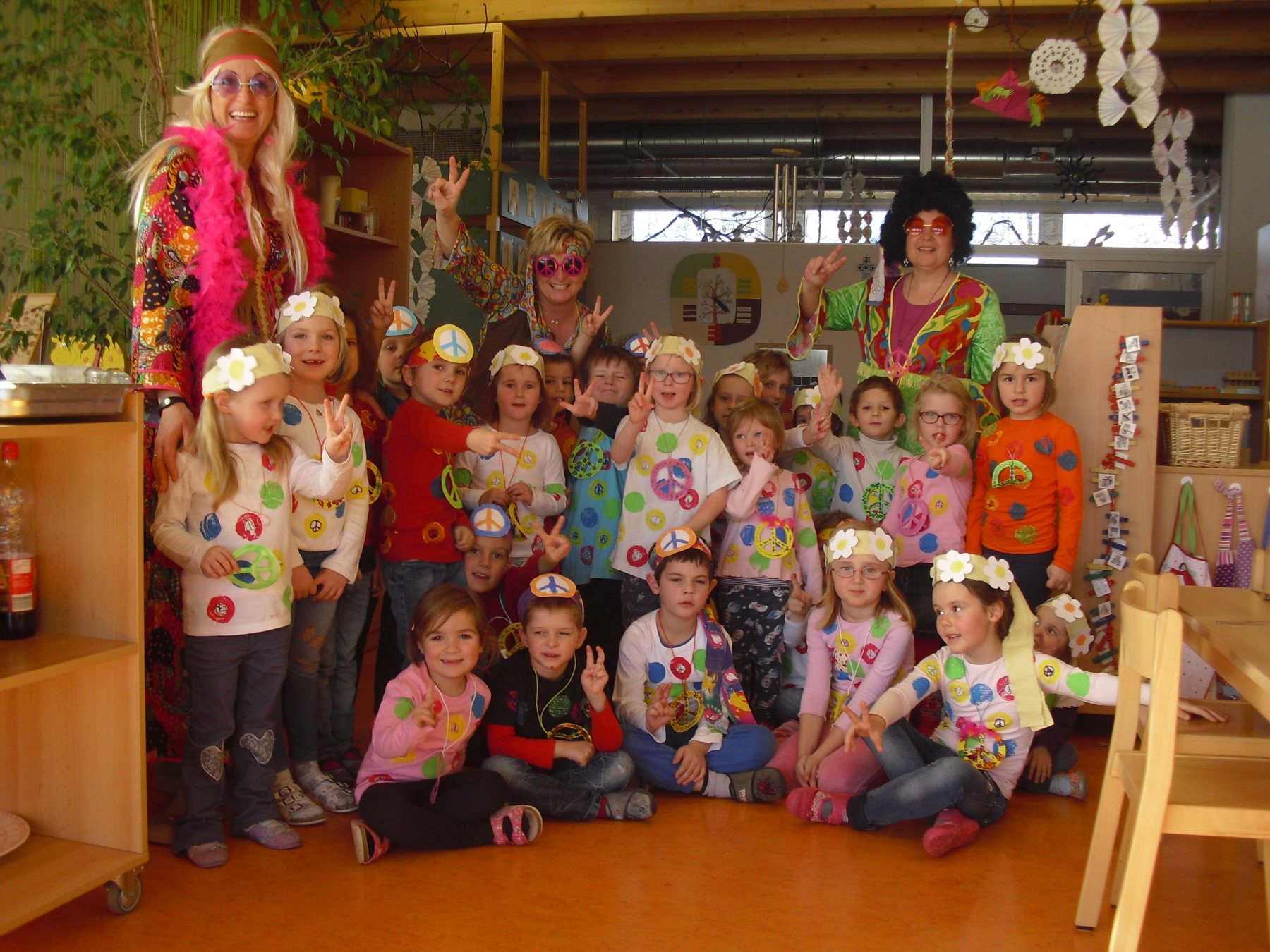 Faschingszeit mit den Hippies im Kindergarten