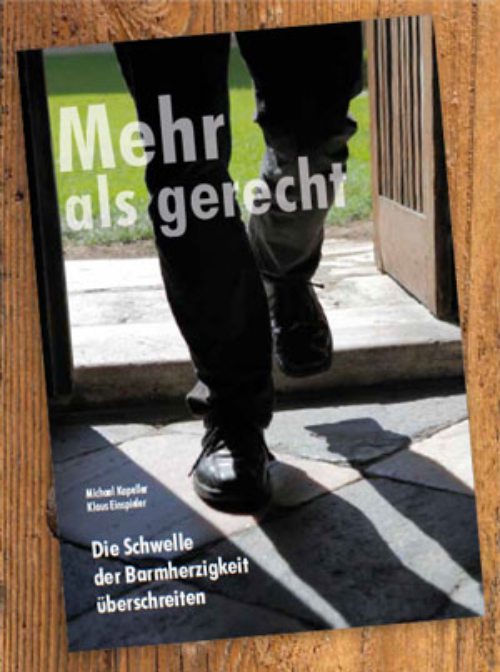 Ein Buch von Michael Kapeller und Klaus Einspieler zum Jahr der Barmherzigkeit (© Foto: G. Haab)