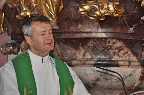 Mit Herrn Dechant Mag. Zoltán Papp feierten wir unser Abschlussmesse. Mit Herrn Dechant Mag. Zoltán Papp feierten wir unser Abschlussmesse.