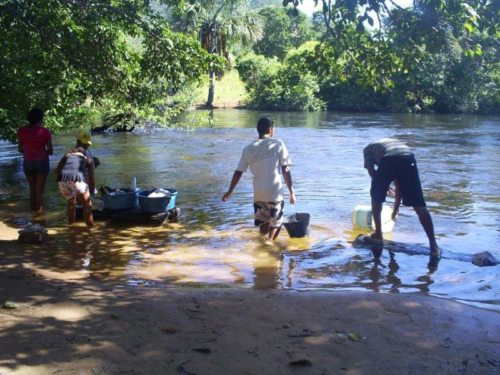 Der Fluss im Alltag der Menschen des Cerrado (© Foto: 10envolvimento, Martin Mayr) Der Fluss im Alltag der Menschen des Cerrado (© Foto: 10envolvimento, Martin Mayr)