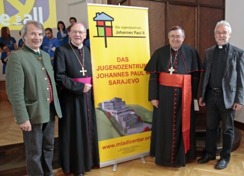Der damalige Caritas-Direktor Josef Marketz und Kurt Haber (li.) bei der Feier des 10-Jahr-Jubiläums der Diözesanpartnerschaft in Sarajewo. (Foto: Pressestelle)