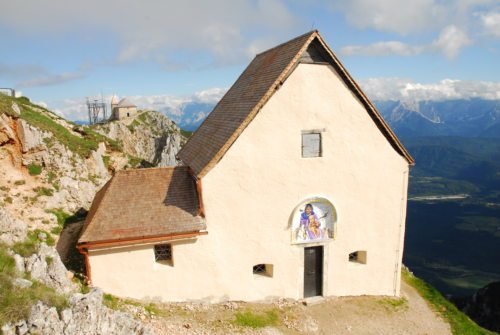 Windische Kirche am Dobratsch auf   2166m  (© Foto: Robert Jonach)