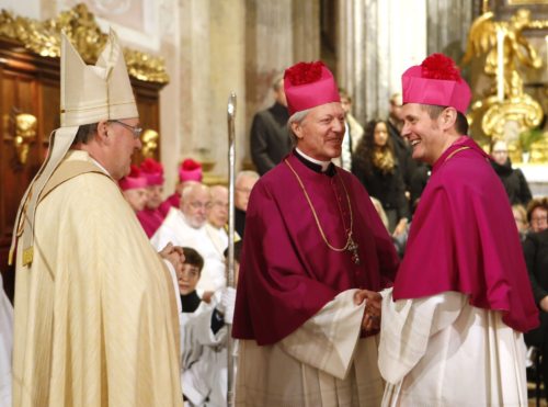 Bischof Schwarz mit dem neuen Dompropst Guggenberger (l.) und dem neuen Domkapitular Allmaier (© Foto: Pressestelle/Eggenberger) Bischof Schwarz mit dem neuen Dompropst Guggenberger (l.) und dem neuen Domkapitular Allmaier (© Foto: Pressestelle/Eggenberger)