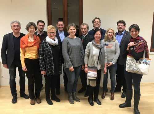 Der neue Vorstand des Klagenfurter Dommusikvereins: vlnr.: DKM Wasserfaller, Sattler, Russegger, Retsch, Dompfarrer Allmaier, Koinig, Obmann Haber, Mitterberger, Kronawetter, Binder, Kropf, Kucher. (Foto: DMV / Käfer) Der neue Vorstand des Klagenfurter Dommusikvereins: vlnr.: DKM Wasserfaller, Sattler, Russegger, Retsch, Dompfarrer Allmaier, Koinig, Obmann Haber, Mitterberger, Kronawetter, Binder, Kropf, Kucher. (Foto: DMV / Käfer)