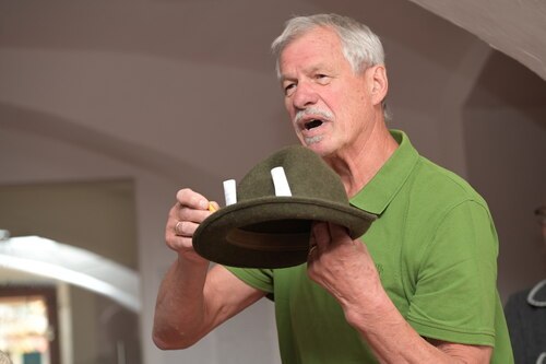 Alex Schuster kot Andrej Schuster Drabosnjak (Nedelja)