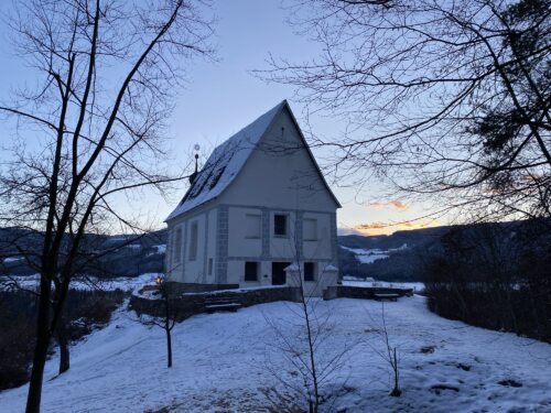 Obisk pozimi • Winterwanderung 2021 (Foto: Pfarrarchiv Neuhaus- Suha)