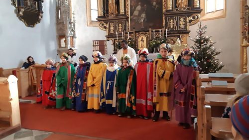 Die Sternsingerabschlussmesse am 6. Jänner (Foto: Hermine Sereinig) Die Sternsingerabschlussmesse am 6. Jänner (Foto: Hermine Sereinig)