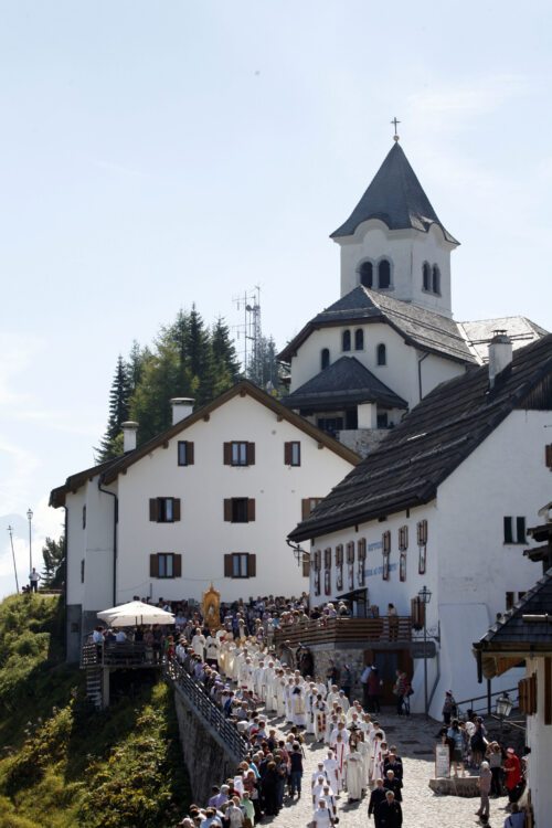 Die Dreiländerwallfahrt 2020 führt heuer wieder auf den Monte Lussari (Archivfoto Dreiländerwallfahrt 2012);<br />
Foto: KHKronawetter Die Dreiländerwallfahrt 2020 führt heuer wieder auf den Monte Lussari (Archivfoto Dreiländerwallfahrt 2012);<br />
Foto: KHKronawetter