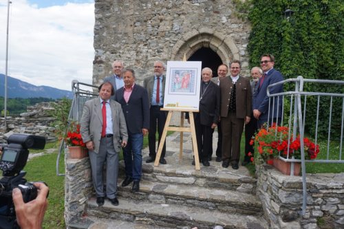 Präsentation der Thomasmarke auf der Klosterruine Arnoldstein (© Foto: Pfarre)