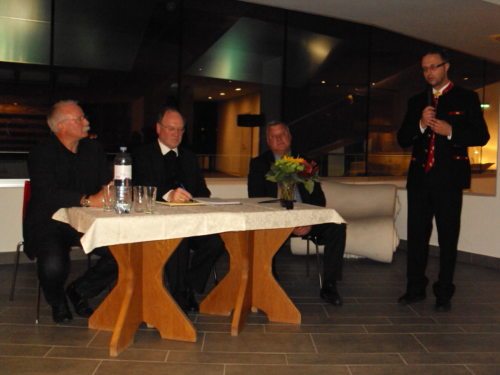 Diözesanbischof Dr. Alois Schwarz sprach im Römerbad zum Thema Spiritualität und Wellnes (© Foto: Elfriede Moser)