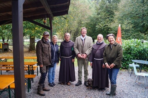 Tiersegnung im Tierpark Rosegg<br />
Foto: Georg Brandstätter Tiersegnung im Tierpark Rosegg<br />
Foto: Georg Brandstätter