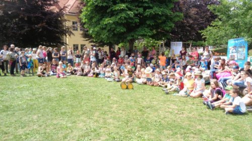 Rund 200 Jungscharkinder werden zum diesjährigen GLOBE-Fest erwartet (im Bild: GLOBE-Wallfahrt auf den Danielsberg, 2018)<br />
Foto: KJS<br />
 