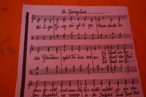 Text und Melodie des Liedes für den Heiligen Georg (© Foto: Kirchenlied im Besitz der Pfarre Sternberg / Foto: Edith Strauss) Text und Melodie des Liedes für den Heiligen Georg (© Foto: Kirchenlied im Besitz der Pfarre Sternberg / Foto: Edith Strauss)