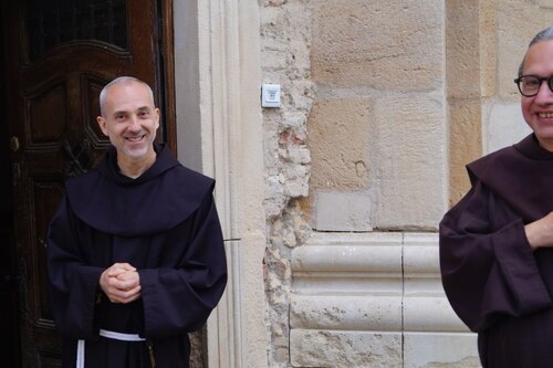 P. Tibor ist in Cluj im Kloster und in der Pfarre aktiv. Er wird uns in den kommenden Tagen durch Siebenbürgen mit dem Auto zeigen.<br />
Foto: P. Emmanuel-Maria Fitz OFM P. Tibor ist in Cluj im Kloster und in der Pfarre aktiv. Er wird uns in den kommenden Tagen durch Siebenbürgen mit dem Auto zeigen.<br />
Foto: P. Emmanuel-Maria Fitz OFM