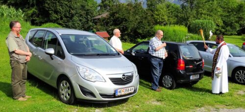 Segnung der Fahrzeuge in St. Stefan. (Bild: P.St.).