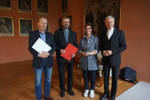 BildunteDie Fachinspektoren Thomas Unterguggenberger, P. Thomas Petutschnig und Helga Pfeifhofer mit DA Dr. Engelbert Guggenberger Foto: BSArschrift (Bildrechte sind zwingend anzugeben!) BildunteDie Fachinspektoren Thomas Unterguggenberger, P. Thomas Petutschnig und Helga Pfeifhofer mit DA Dr. Engelbert Guggenberger Foto: BSArschrift (Bildrechte sind zwingend anzugeben!)