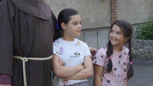Die Kinder freuen sich stets, wenn sie den Franziskaner begegnen.<br />
Foto: P. Emmanuel-Maria Fitz OFM Die Kinder freuen sich stets, wenn sie den Franziskaner begegnen.<br />
Foto: P. Emmanuel-Maria Fitz OFM