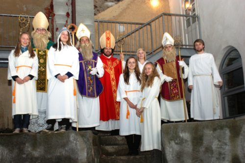 Die Nikoläuse und ihre BegleiterInnen (© Foto: Jakob M. Mokoru)
