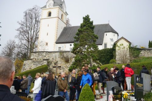Allerheiligen 2016 (© Foto: Edith Strauss) Allerheiligen 2016 (© Foto: Edith Strauss)