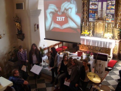 Das Thema der Jugendvesper: “Zeit“ (© Foto: Fotos: Daniela Köstenbaumer und Madlene Greimann)