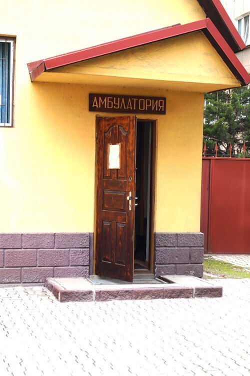 Eingang zum Ambulatorium der Franziskaner und Schluschwestern in Almaty<br />
Foto: P. Emmanule-Maria Fitz OFM Eingang zum Ambulatorium der Franziskaner und Schluschwestern in Almaty<br />
Foto: P. Emmanule-Maria Fitz OFM