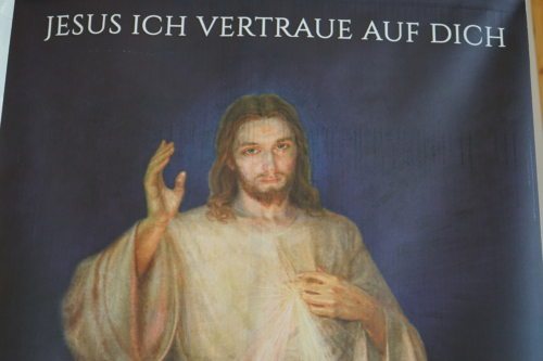 Jesusbildnis / Plakat in der Pfarrkirche Damtschach (© Foto: Edith Strauss) Jesusbildnis / Plakat in der Pfarrkirche Damtschach (© Foto: Edith Strauss)