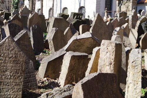 Alter jüdischer Friedhof in Prag<br />
Foto: P. Emmanuel-Maria Fitz OFM Alter jüdischer Friedhof in Prag<br />
Foto: P. Emmanuel-Maria Fitz OFM