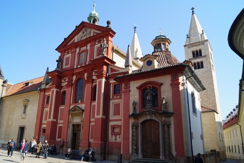Basilika St. Georg<br />
Foto: P. Emmanuel-Maria Fitz OFM Basilika St. Georg<br />
Foto: P. Emmanuel-Maria Fitz OFM