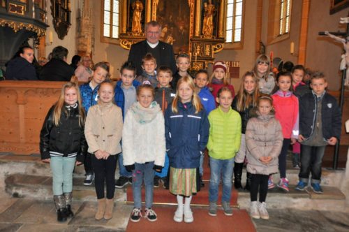 Die heurigen Ek-Kinder beider Pfarren (6 haben leider gefehlt) (© Foto: Dr. Christiana Potocnik)