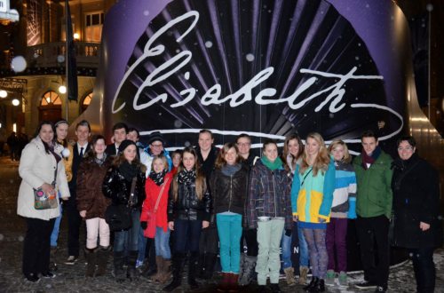 Jugendliche der Jugendgruppe Spittal beim Musical Elisabeth (© Foto: Ines Stockhammer)