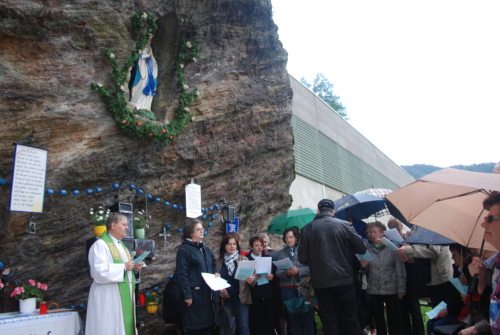 Lourdes-Grotte an der Lavant in Bad St. Leonhard (© Foto: Pfarre Bad St. Leonhard Angela Münzer)