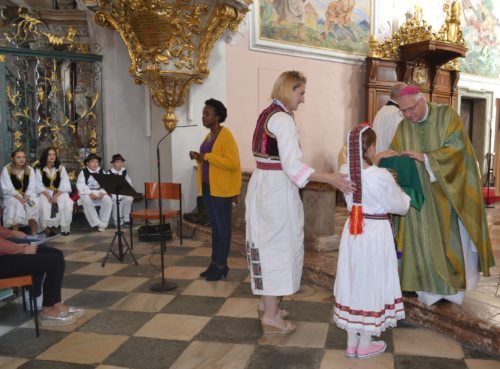 Hl. Messe zum “Sonntag der Völker“ im Klagenfurter Dom; Foto: Missionsreferat