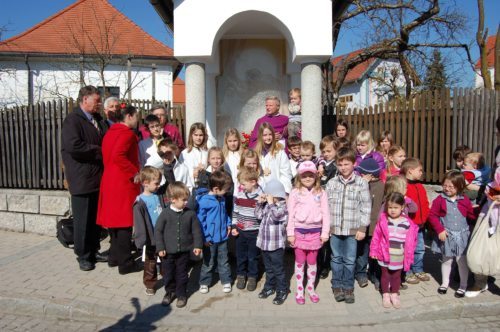 Na pobudo potomcev družine Štefana in Ludmille Sienčnik so v Dobrli vasi obnovili t. i. Harihov križ (© Foto: Lesjak Stefan Jun.)