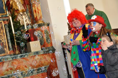 Freude und Frohsinn haben in einem Gottesdienst immer Platz, bei der Faschingsmesse ganz besonders. (© Foto: Edith Korak) Freude und Frohsinn haben in einem Gottesdienst immer Platz, bei der Faschingsmesse ganz besonders. (© Foto: Edith Korak)