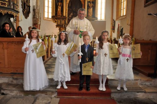 Ein großer Festtag für die fünf Erstkommunionkinder (© Foto: Edith Korak)