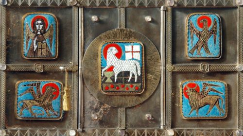 Tabernakel in der Pfarrkirche St. Josef-Siebenhügel - die Emaileinlegearbeiten von Josef Koblinger zeigen Christus, das Lamm Gottes, und die vier Evangelistensymbole (© Foto: Internetredaktion - KH Kronawetter) Tabernakel in der Pfarrkirche St. Josef-Siebenhügel - die Emaileinlegearbeiten von Josef Koblinger zeigen Christus, das Lamm Gottes, und die vier Evangelistensymbole (© Foto: Internetredaktion - KH Kronawetter)