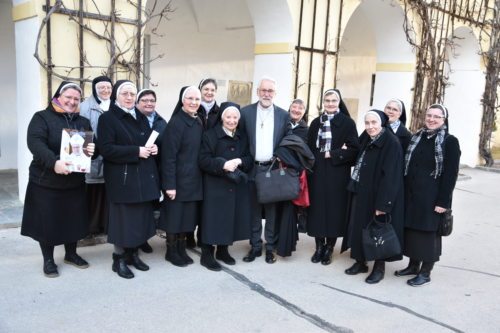 Škof Marketz s slovenskimi redovnicami (Rihter) Škof Marketz s slovenskimi redovnicami (Rihter)