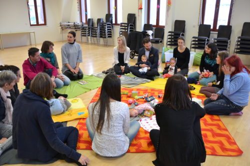 Austausch von Mamas und Babys in gemütlicher Runde. (© Foto: Grangl)