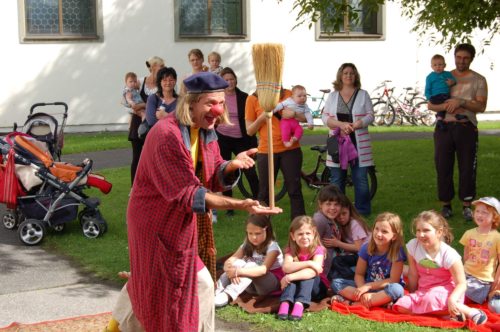Beste Stimmung in Villach/ St. Josef: Clown Giggo begeistert Klein und Groß! (© Foto: Kraus-Gallob)