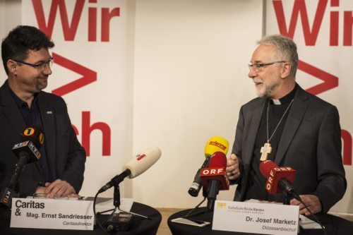 Neuer und alter Direktor der Caritas Kärnten: Ernst Sandriesser und Bischof Josef Marketz (Foto: KH Kronawetter / Internetredaktion) Neuer und alter Direktor der Caritas Kärnten: Ernst Sandriesser und Bischof Josef Marketz (Foto: KH Kronawetter / Internetredaktion)