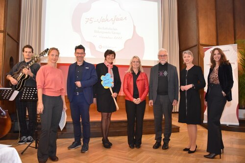 v.r.n.l. Kirstine Fratz (Keynotespeakerin), LHStv. Gabi Schaunig, Bischof Josef Marketz, Birgit Wurzer (KBW-Leiterin), Seelsorgeamtsdirektorin, Ernst Sandrisser, Mareike Tiede