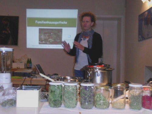 Mag. Evelin Kramer-Fröschl, Biologin, Natur-und Landschaftsführerin und Waldpädagogin (© Foto: M. Traußnig)