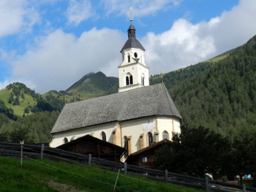 Die Wallfahrtskirche Maria Schnee in Obermauern, Osttirol (© Foto: Christi Potocnik)