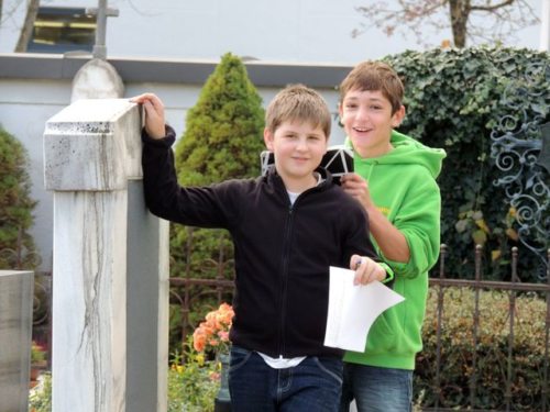Die SchülerInnen müssen einige Fragen beantworten. (© Foto: Christiana Potocnik)