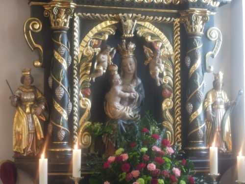 Die Darstellung Mariens mit dem Kind in der Pfarrkirche St. Martin am Techelsberg (© Foto: fotogard)