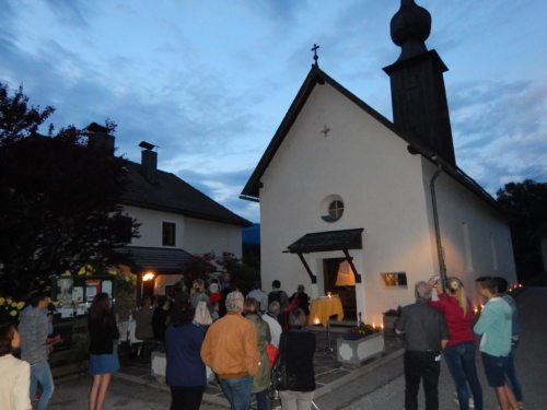 Kurz vor dem Ausflug der Fledermäuse (© Foto: Nina Milachowski)