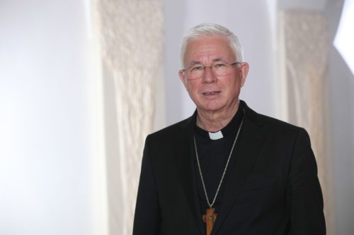 Erzbischof Dr. Franz Lackner, Salzburg (Foto: Erzdiözese Salzburg) Erzbischof Dr. Franz Lackner, Salzburg (Foto: Erzdiözese Salzburg)