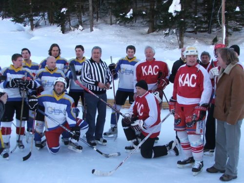 Gruppenfoto mit den KAC–Legenden im Jahr 2005 (© DSG Sele/Zell)