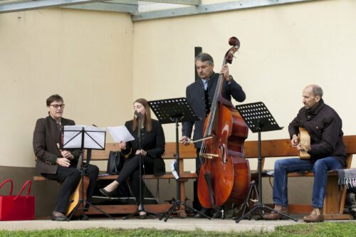 musikalische Umrahmung Pfarrkombo Obermühlbach<br />
Foto: Helga Rader musikalische Umrahmung Pfarrkombo Obermühlbach<br />
Foto: Helga Rader