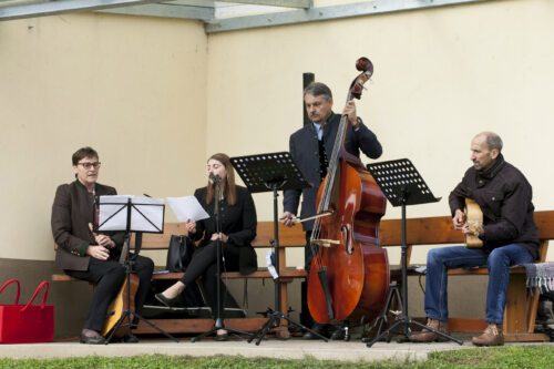 musikalische Umrahmung Pfarrkombo Obermühlbach<br />
Foto: Helga Rader